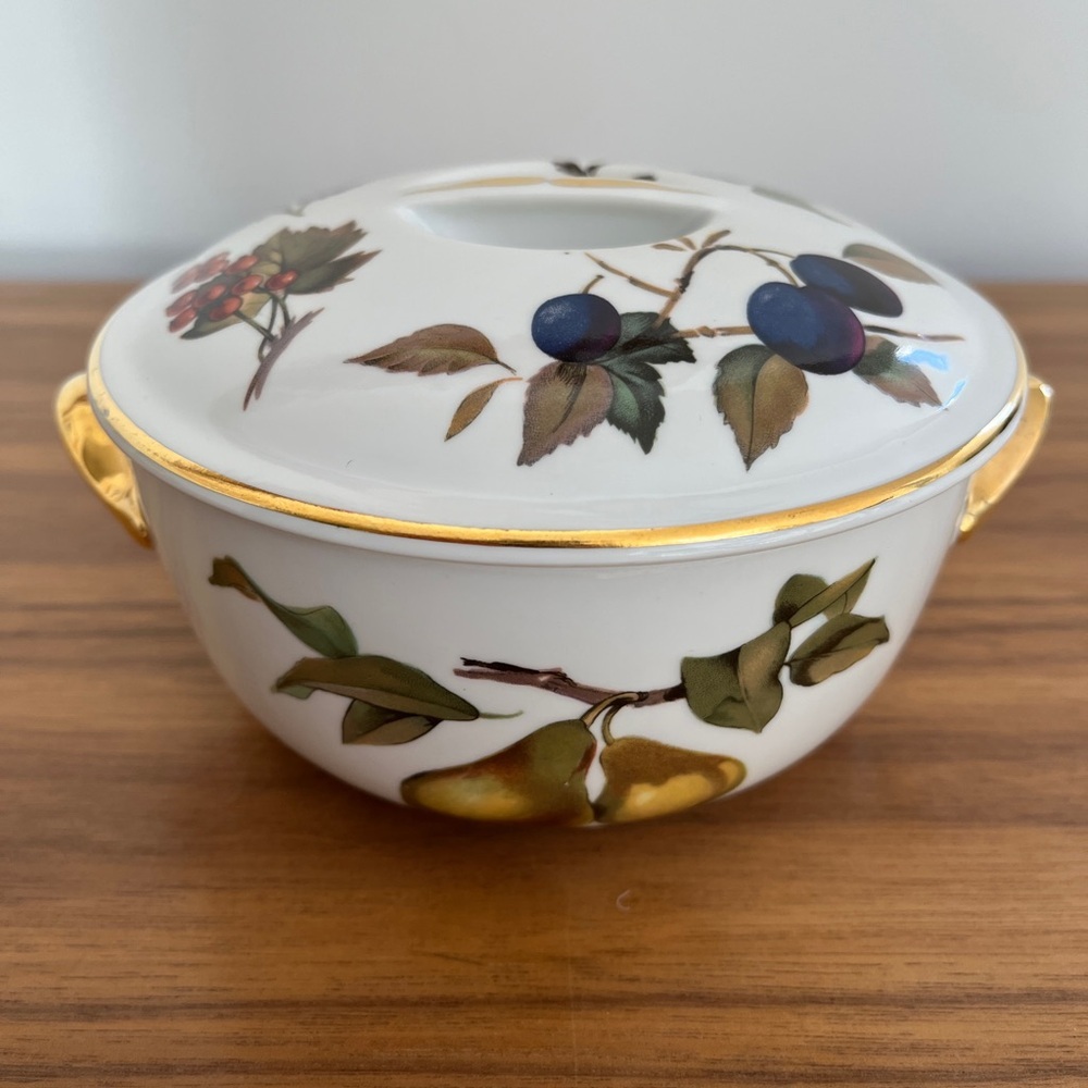 ROYAL WORCESTER Evesham Covered Dish Oven to Tableware Fruit Gold Trim Pattern